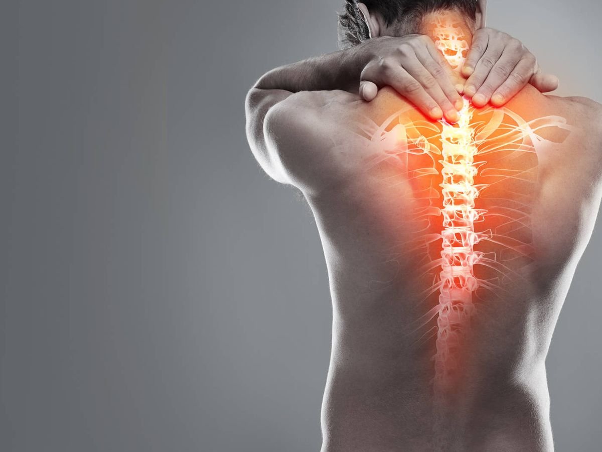 📱 Síndrome Text Neck: El Dolor del Cuello en la Era Digital y Cómo Tratarlo en FISIOFIX