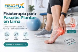 Especialista realizando fisioterapia para fascitis plantar en paciente con dolor en el pie en FisioFix Lima
